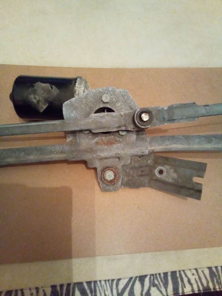 Volkswagen golf MK4 GTI 2001 windscreen wiper motor & mechanism